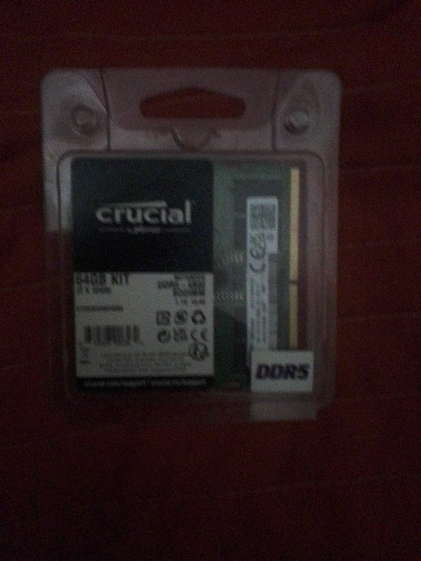 2 Samsung DDR5 8 GB RAM (16 GB)