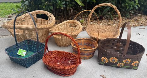 Decorative baskets. 6 Variety of sizes, colors and style