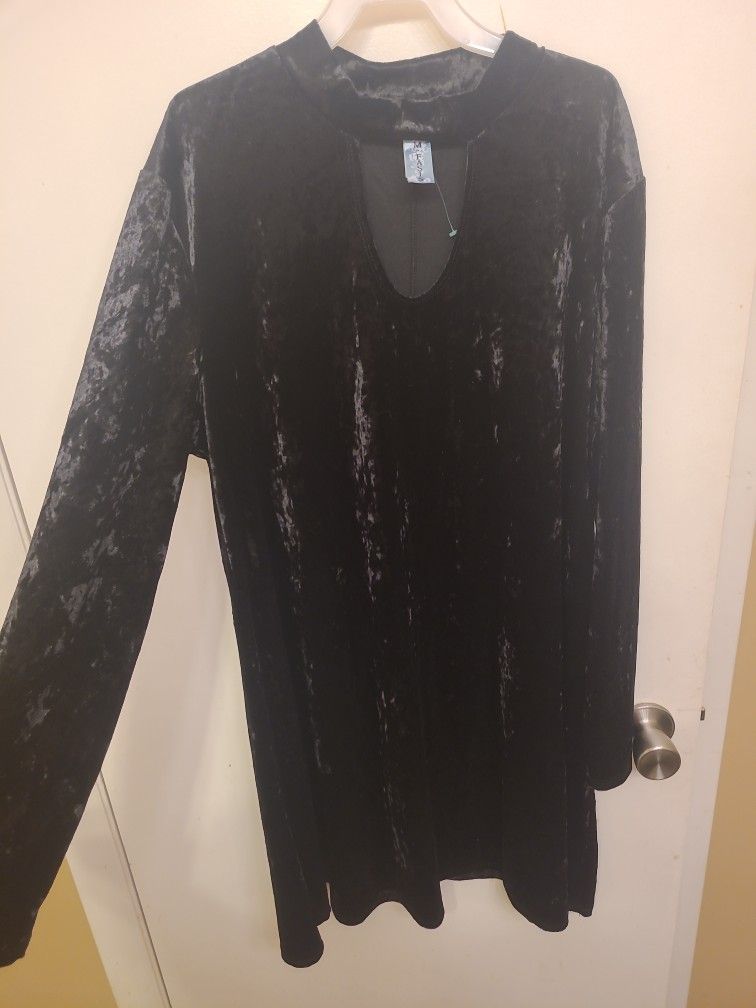 Black Velvet Short Midi Dress Size XL