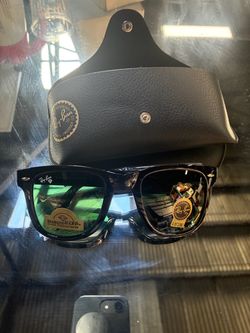 Ray-Ban Wayfarer Sunglasses with Case