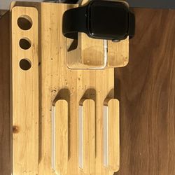 40 MM APPLE WATCH WITH RIST BANDS 