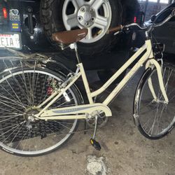 Schwinn women’s Gateway 700c/28” Hybrid Bike -Crean 