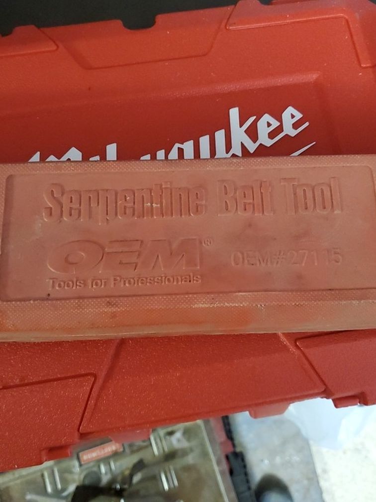 Serpentin belt tool