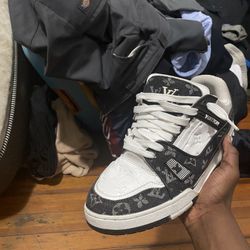 Loui Vuitton Black Lv Trainer Size 11