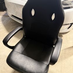 Ergonomic High-Back Gaming Chair - Smoke & Pet Free