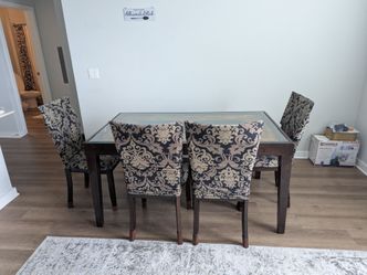 Elegant Dining Table + 4 Chairs – $250 OBO
Beautiful 5-Piece Dining Set – Glass Top & 4 Upholstered Chairs + Bench