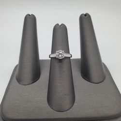14kt White Gold Ladies Diamond Ring 