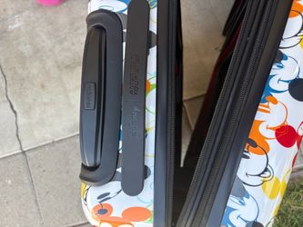 American tourist suitcase pack Disney