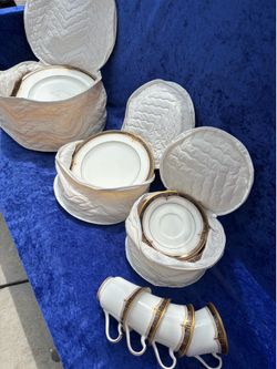 19 pc beautiful Vintage dinnerwear set