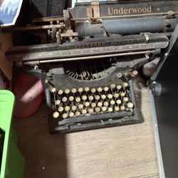 1920s Underwood Type Writer
