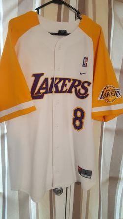 Los Angeles Lakers warm up