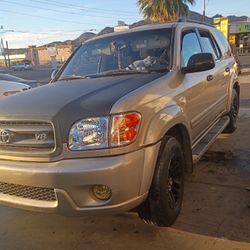 **2004 TOYOTA SEQUOIA SR5  8 CYLINDERS**