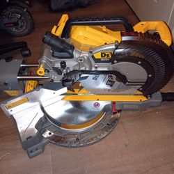 DEWALT Sierra de inglete deslizante de doble bisel de 20 V MAX XR de 12 pulgadas, inalámbrica, solo herramienta (DCS785B)