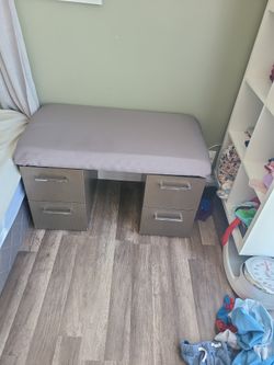 Bench With Drawers