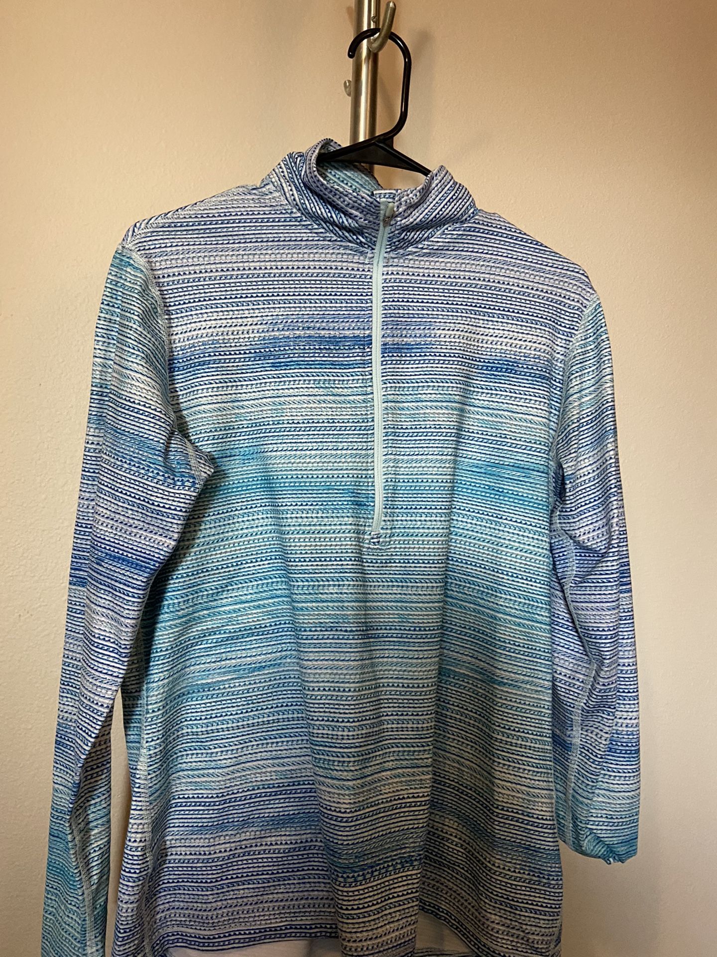 Woman’s NIKE Drifit Long sleeve Top XL