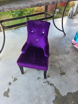 Doll chair
