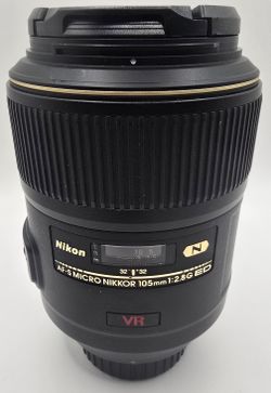 Nikon AF-S VR Micro-NIKKOR 105mm f/2.8G IF-ED Macro Lens