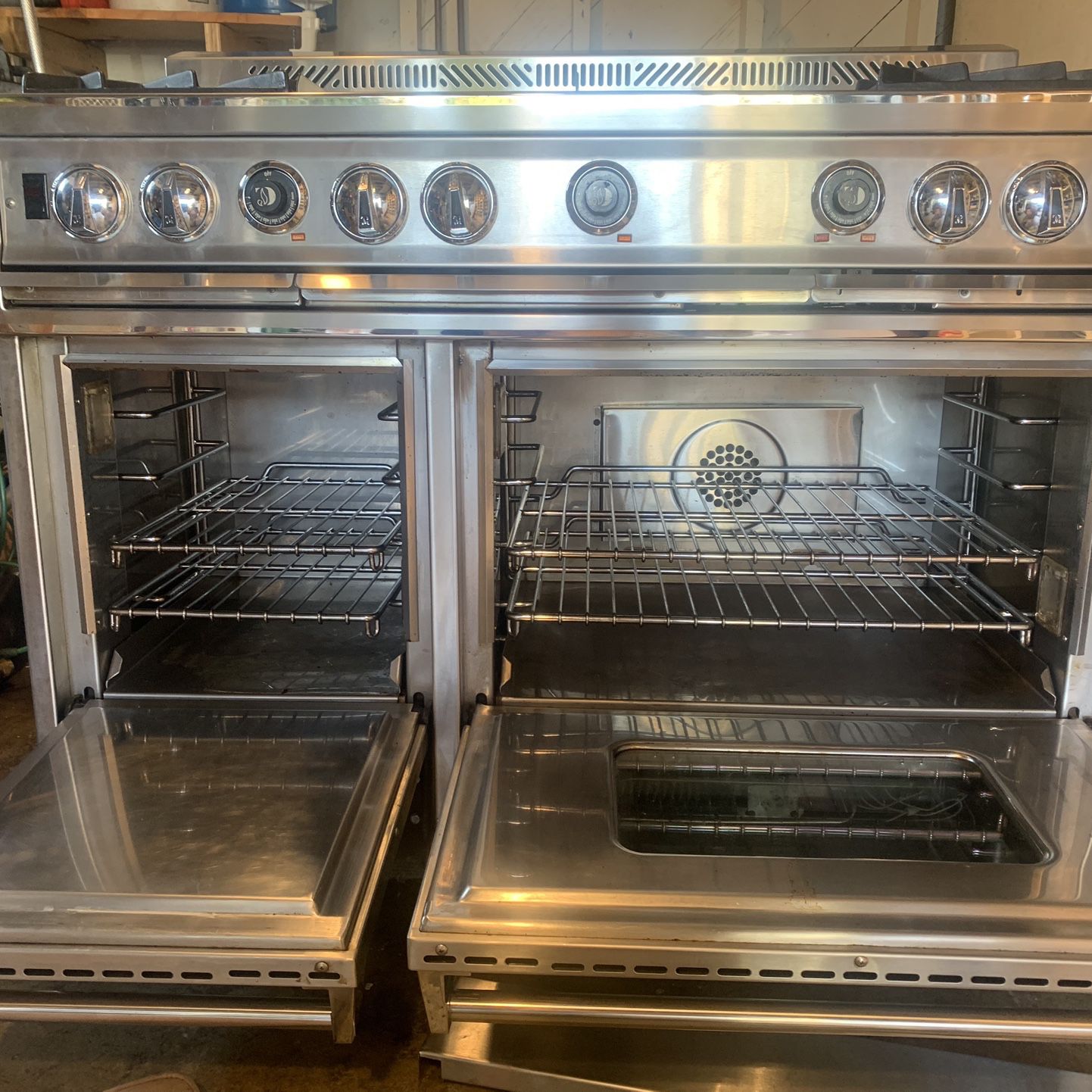 Dynasty Commercial Stove 2000.00$