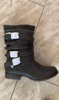 Women’s Black boots brand new SIZE 8.5