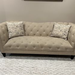 Tufted Sofa With Cushions 