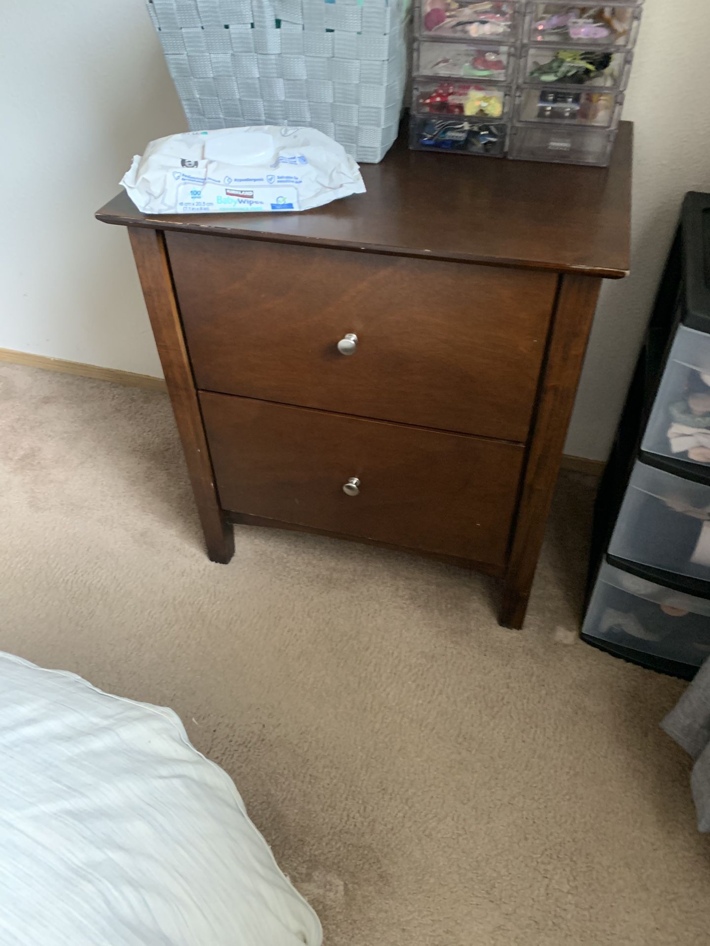2 Nightstands Dresser