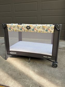 Pack n Play w Mattress