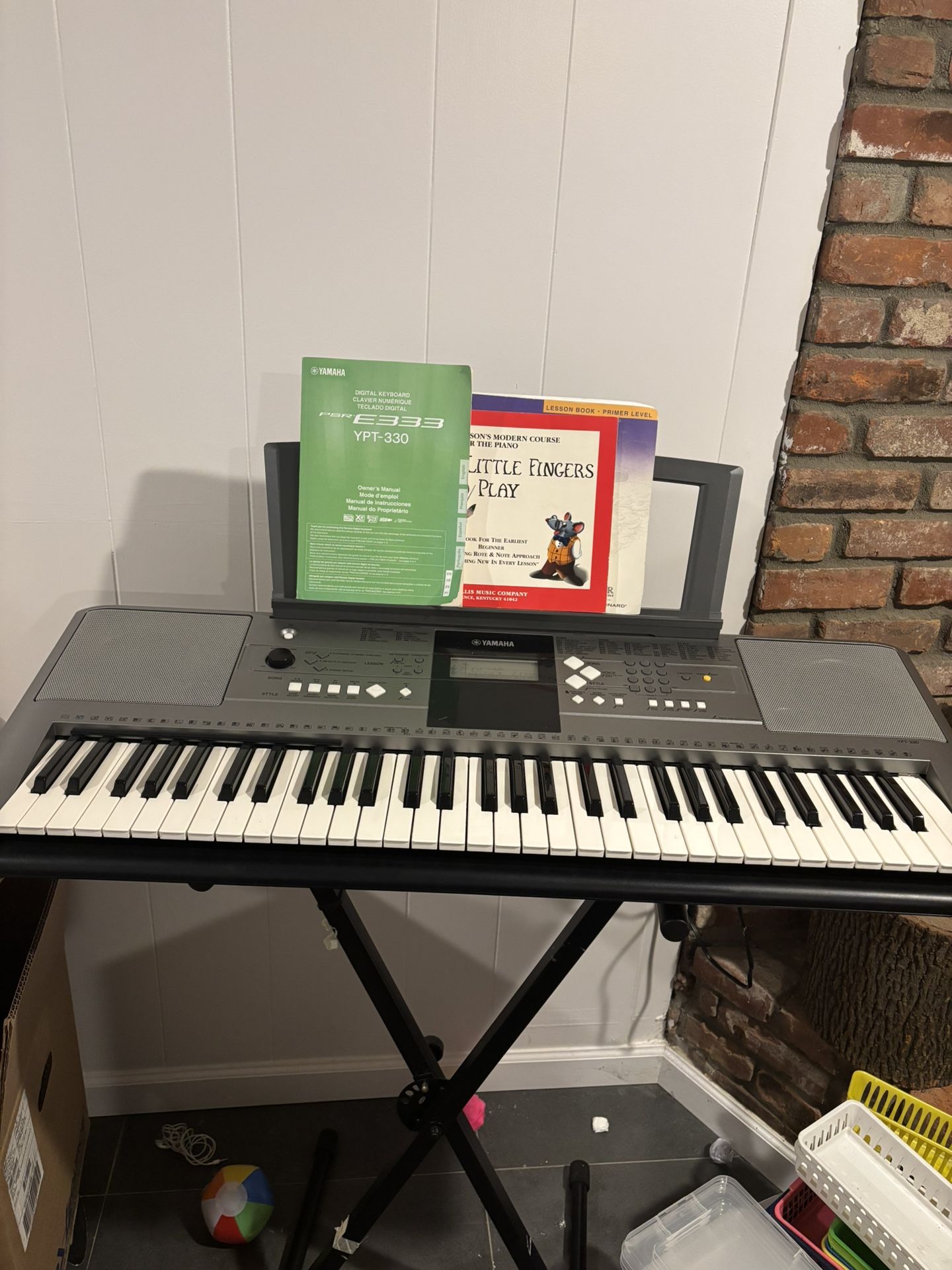 Yamaha electronic keyboard with stand