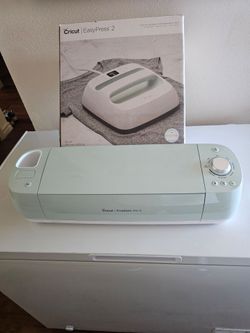 CRICUT EXPLORER 2 AND A CRICUT EASYPRESS 2.