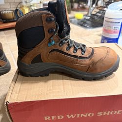 Women’s redwing boots safety toe size 8.5