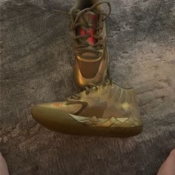 Gold Lamelo‘S Size 6.5 Men’s 