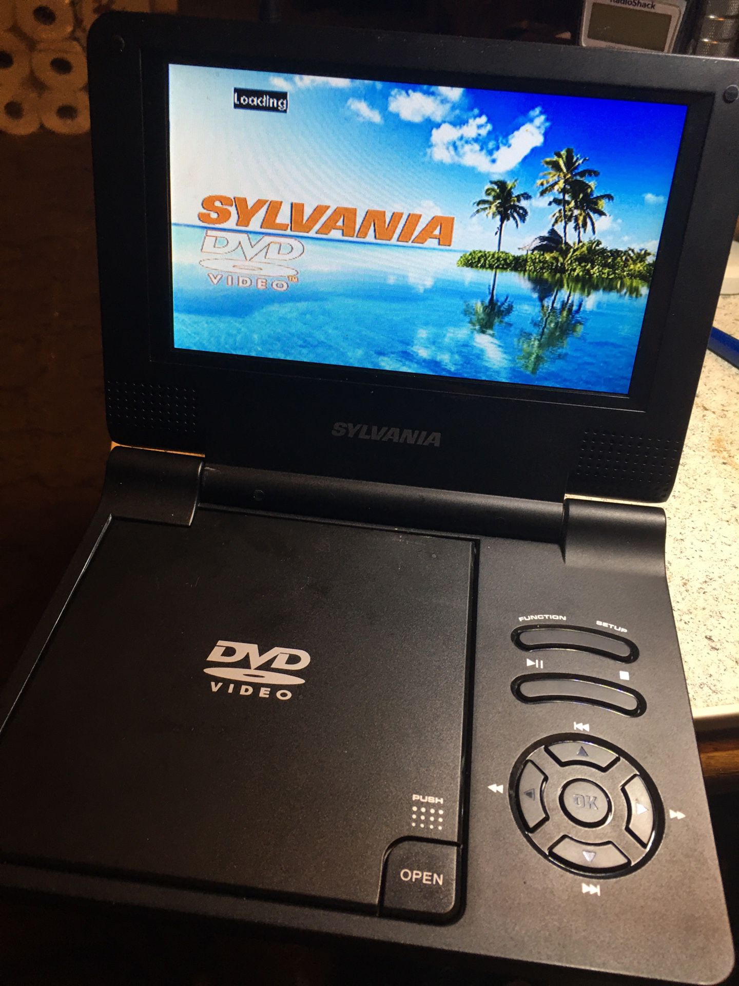 SYLVANIA      Portable Dvd Player