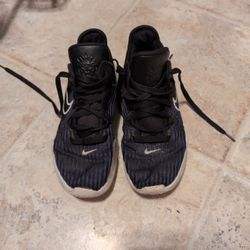 Nike Shoes (Give Offers)