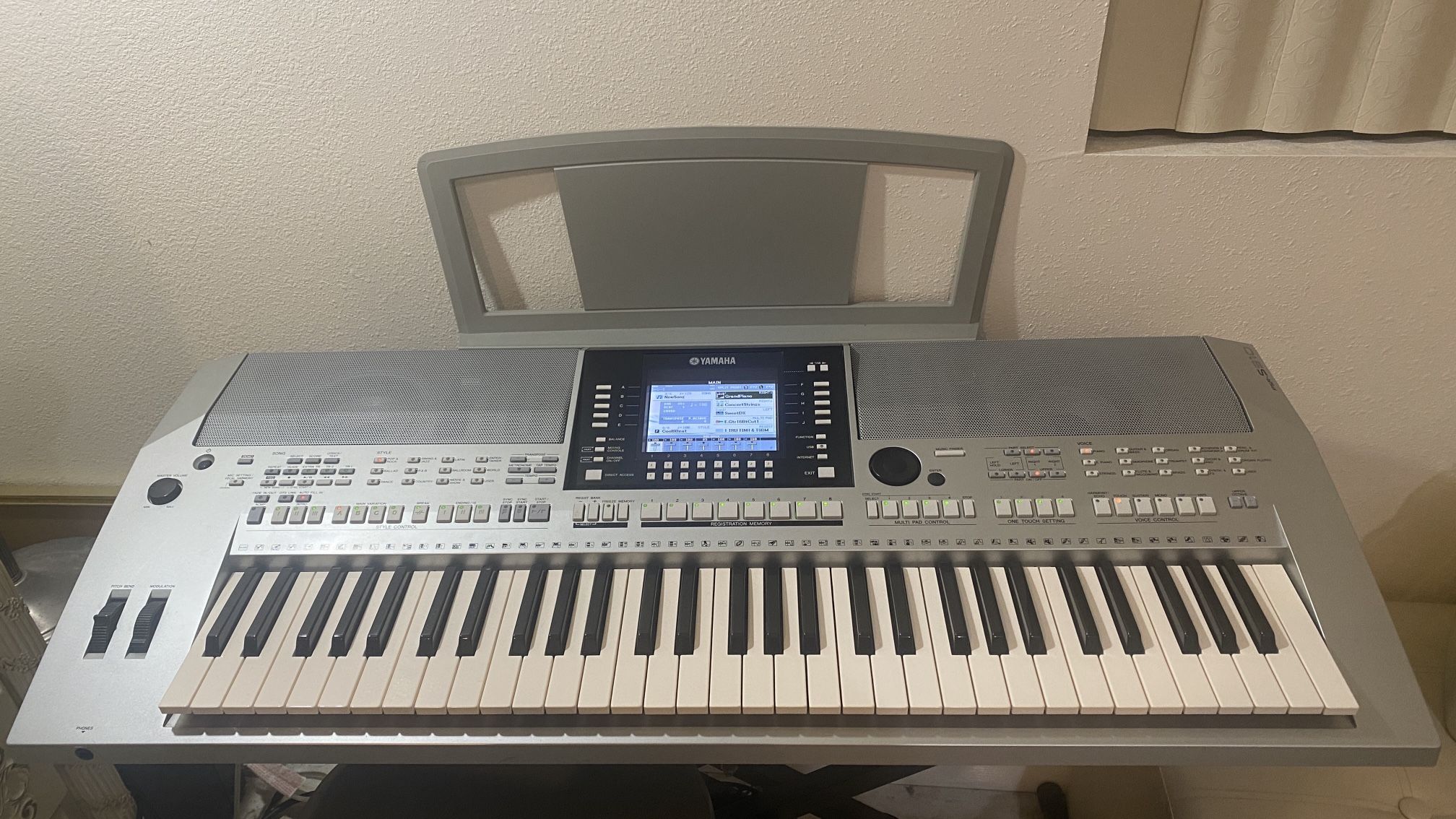 Excellent Condition Yamaha PSR S910 Pro Keyboard
