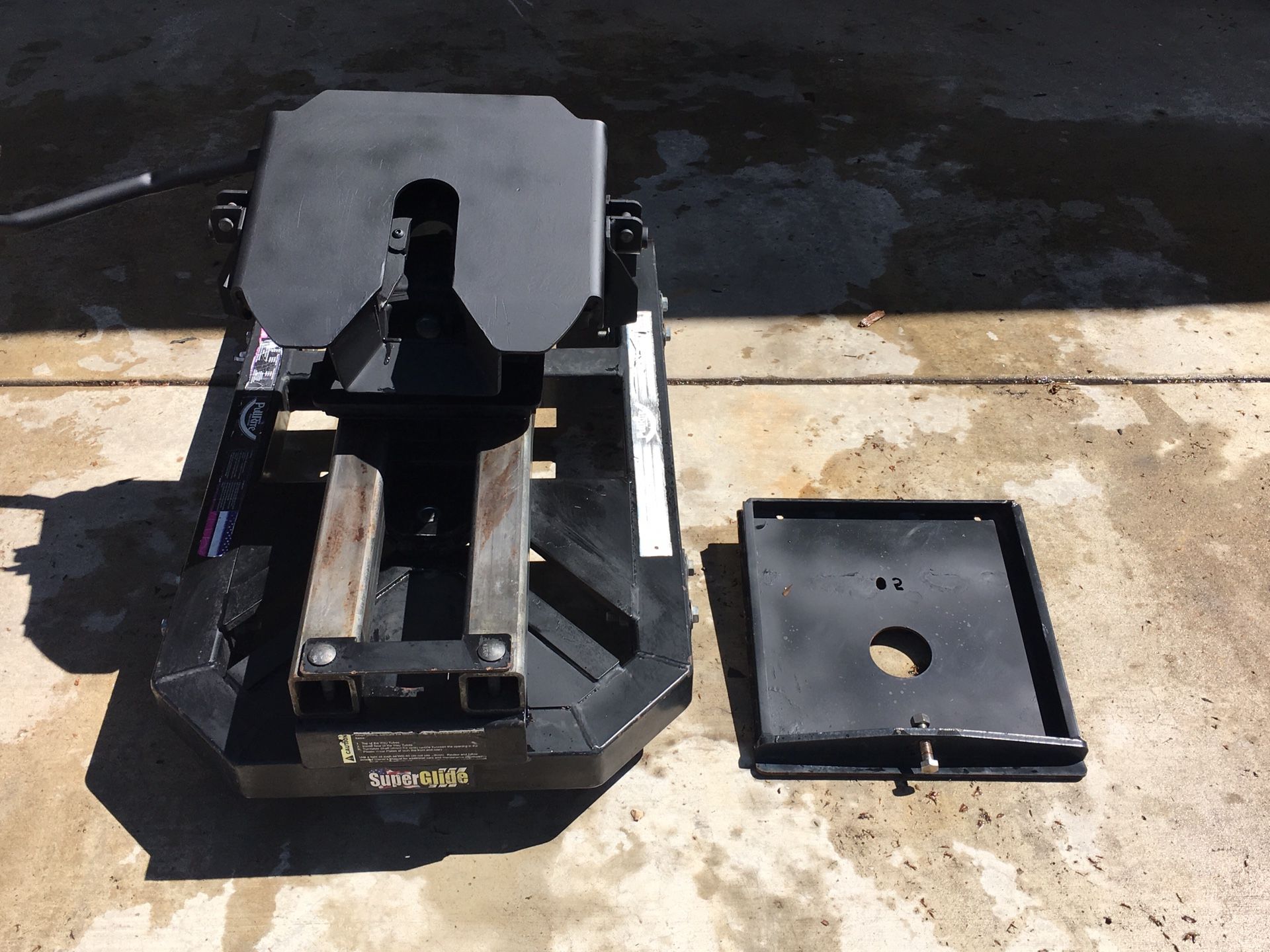 Pull Right Super Glide automatic sliding 5th wheel hitch for Sale in