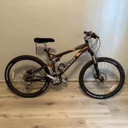 Specialized FSR XC Mountain Bike . Medium Size.