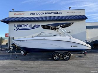 2019 Yamaha Boats 242 Limited S