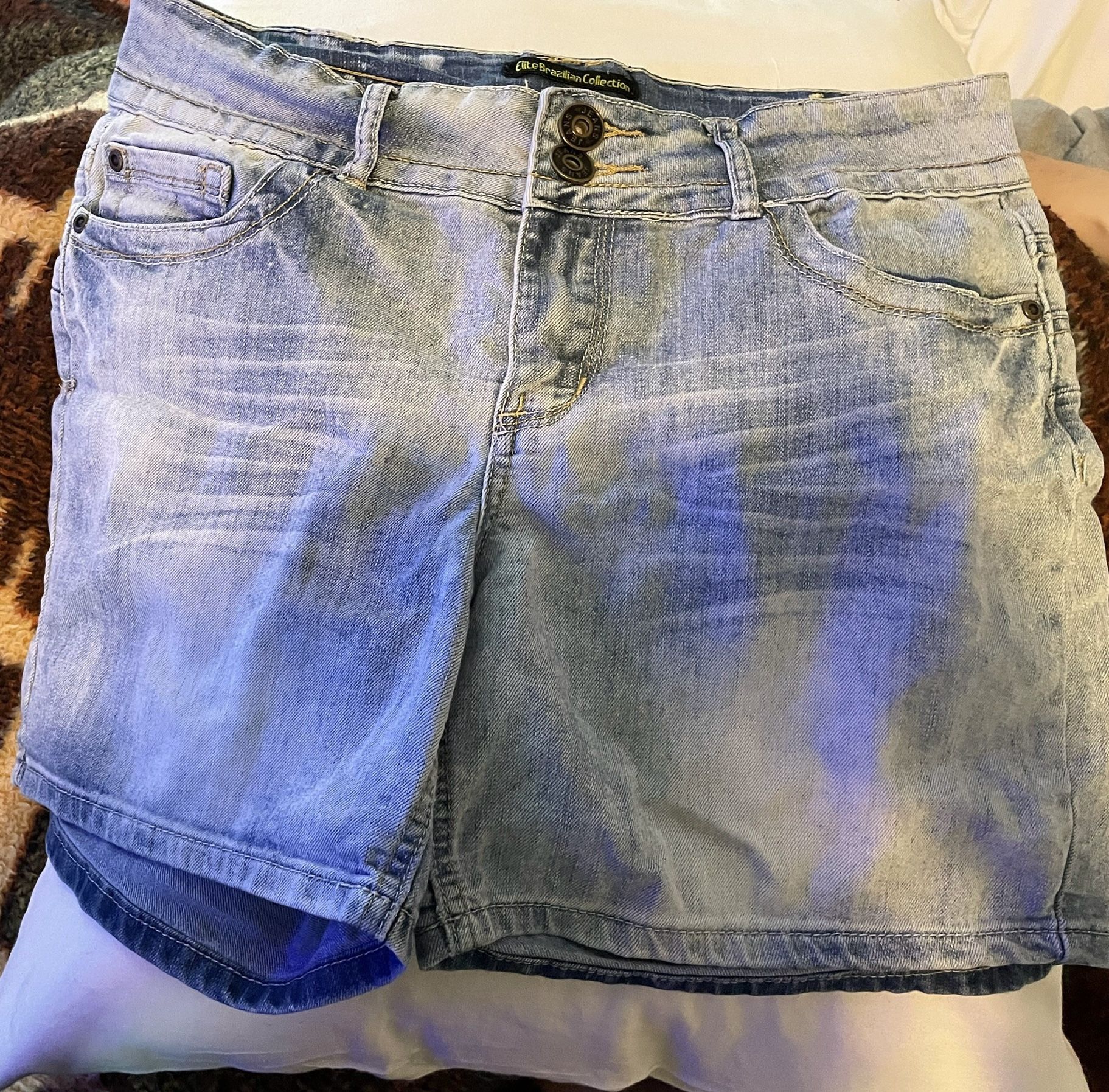(size:11)light wash mid-thigh elite brazilian collection denim shorts
