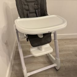 JOOVY HIGH CHAIR FEEDING