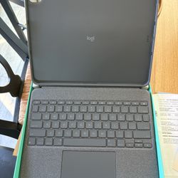 Logitech Combo touch Keyboard For iPad Pro 12.9”