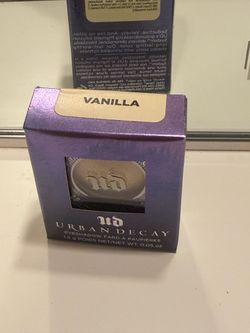 Urban Decay single eyeshadow in the shade "Vanilla".