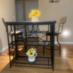 Kitchen Table with 2 chairs