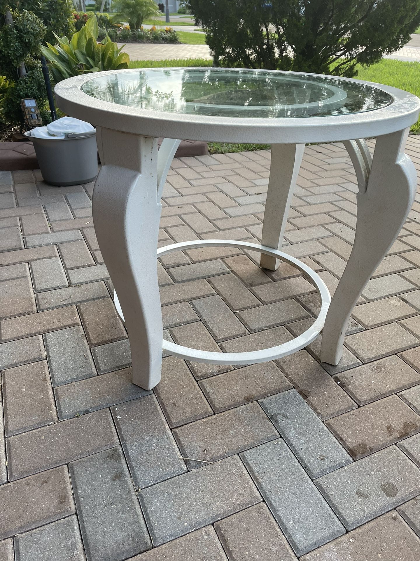 Glass Round Cocktail Table