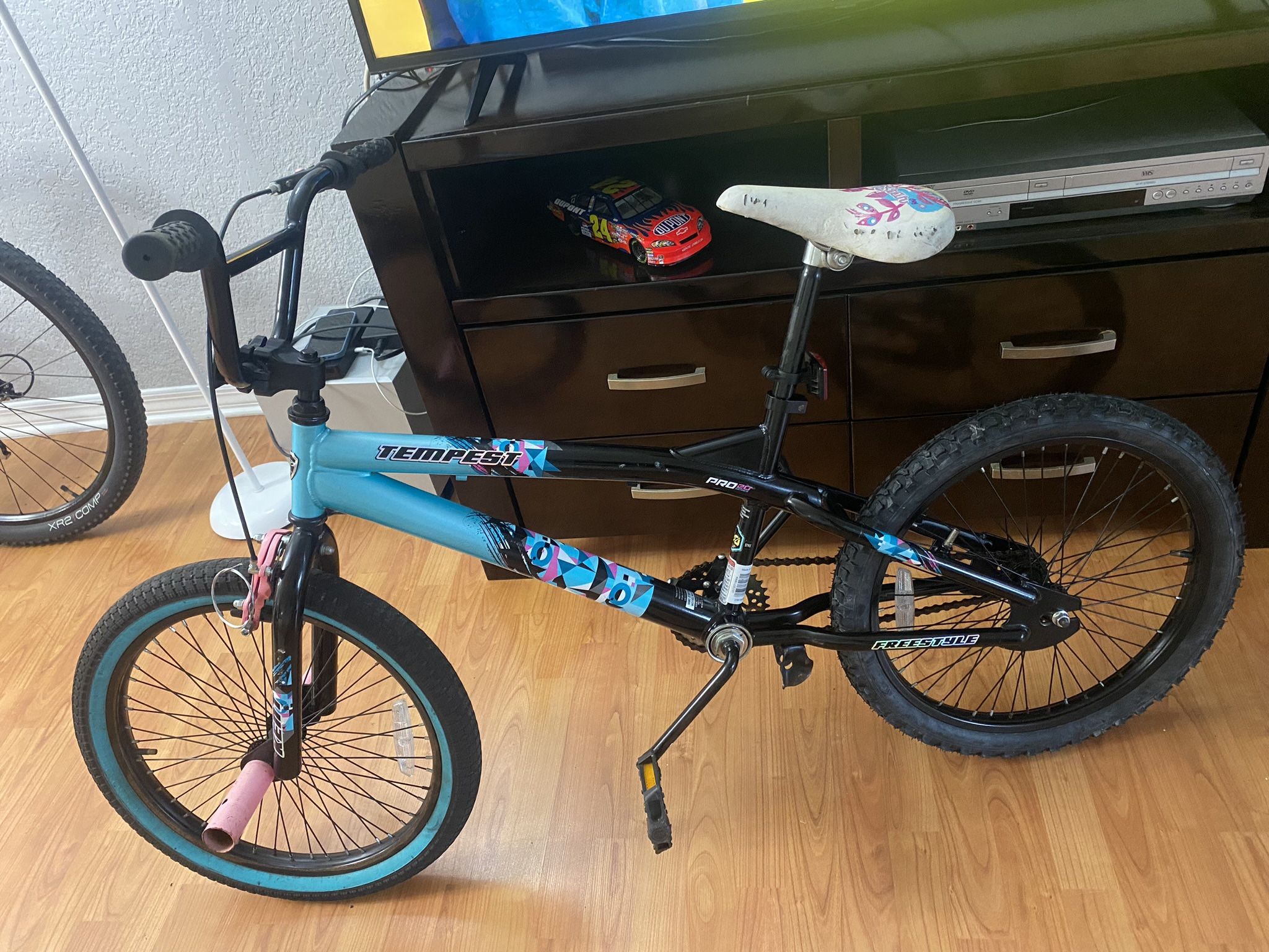KENT BICYCLES 20 GIRL'S TEMPEST BICYCLES, BLACK/AQUA