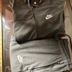 Mens Nike sweatsuits sizes 3x and 4x left hmu $70 each✅💯🔥‼️