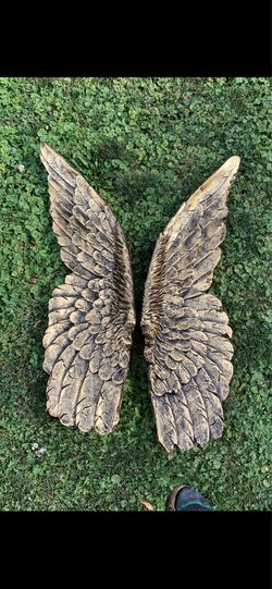 Golden angel wings wall art