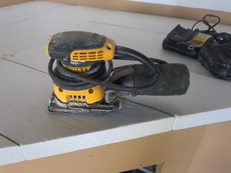DeWalt Palm Sander