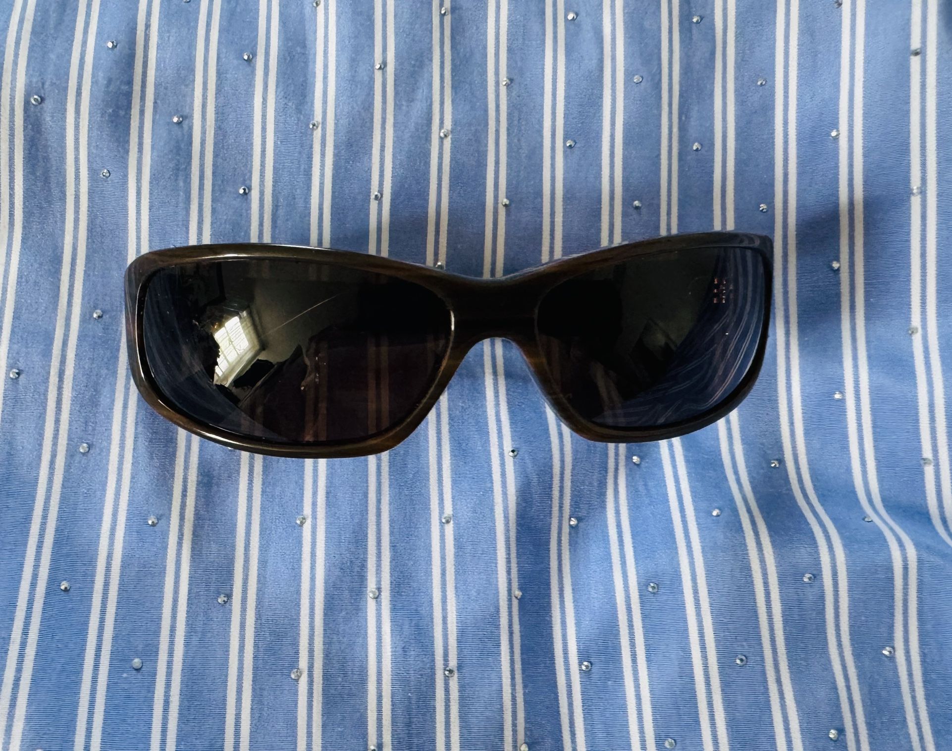 Guess men’s Sunglasses brown