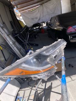 Passenger side headlight good condition oem$125