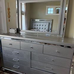 Valentino dresser Mirror!