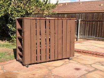 Outdoor wood pallet bar on wheels